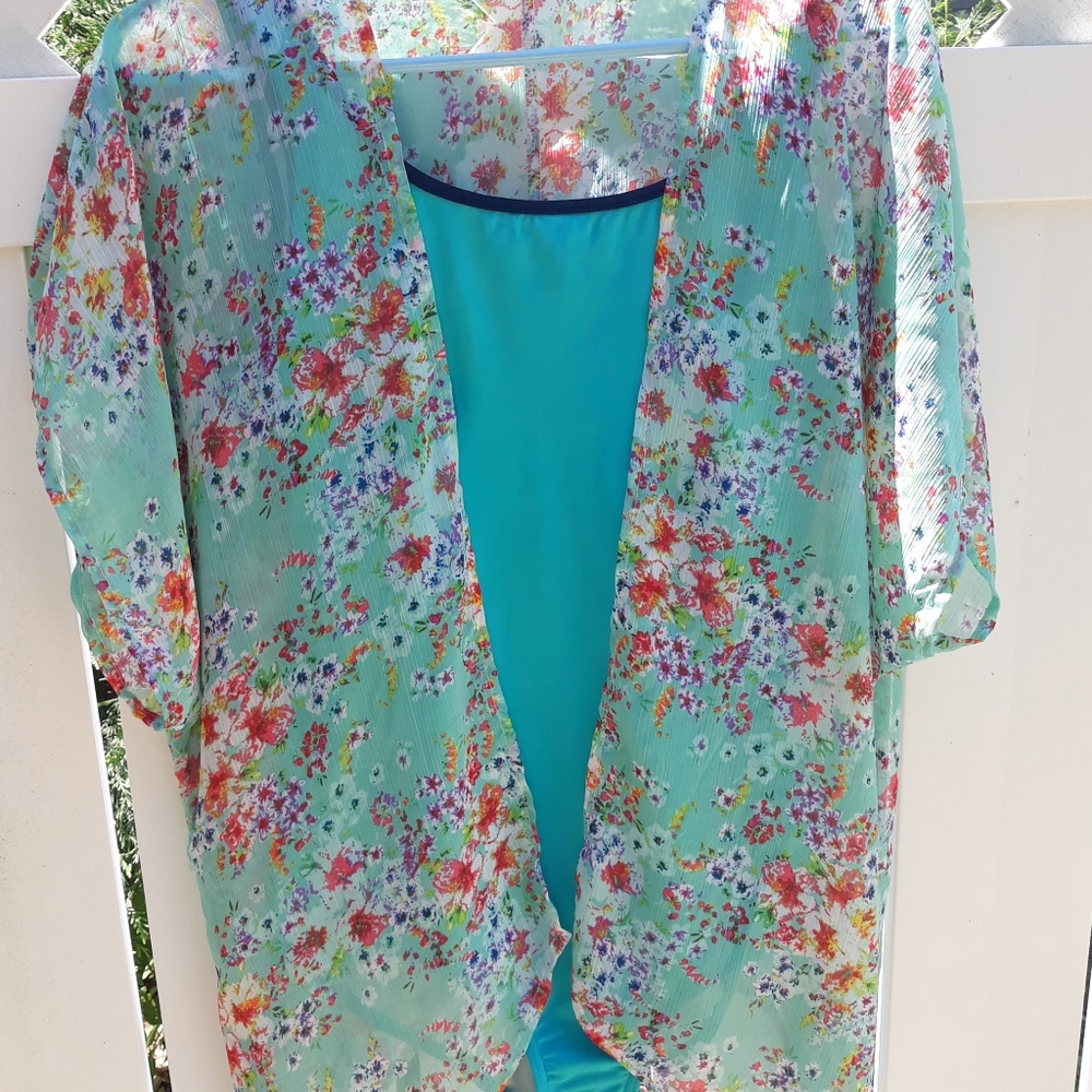 Gauzy, light, airy floral turquoise top